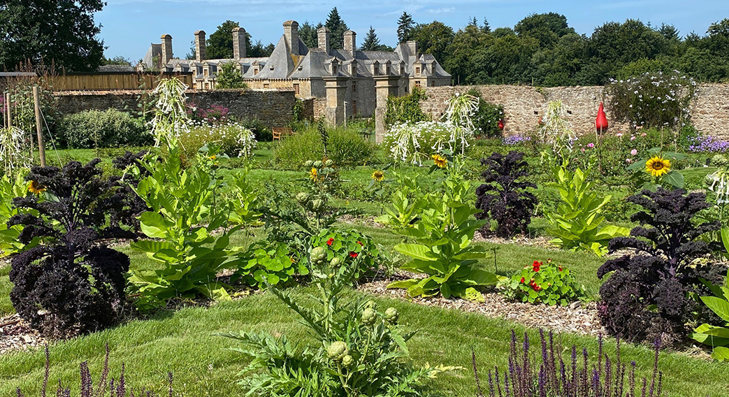 Exterieurs__0000_Potager château Le Rocher Portail B